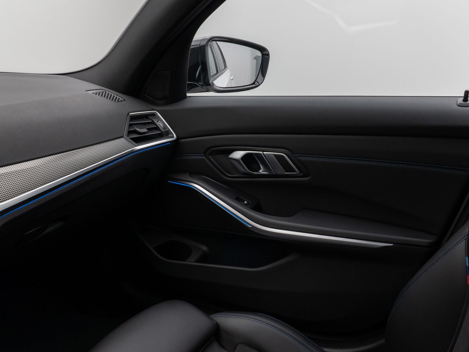 Fahrzeugabbildung BMW 330e M Sport Kamera Laser HUD HiFi AHK Stop&Go