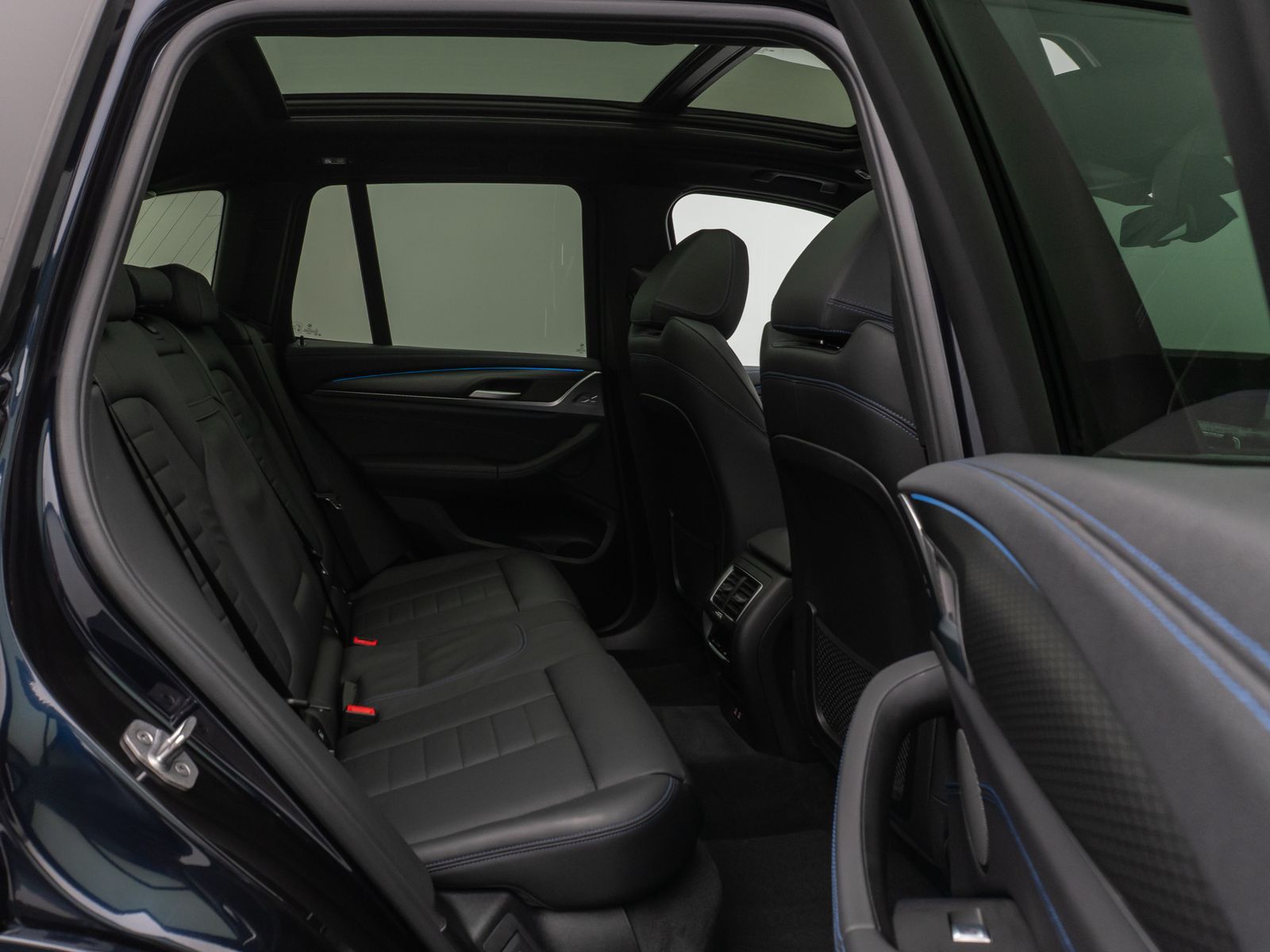 Fahrzeugabbildung BMW iX3 Impressive M Sport Panorama 360°HUD DAB H/K