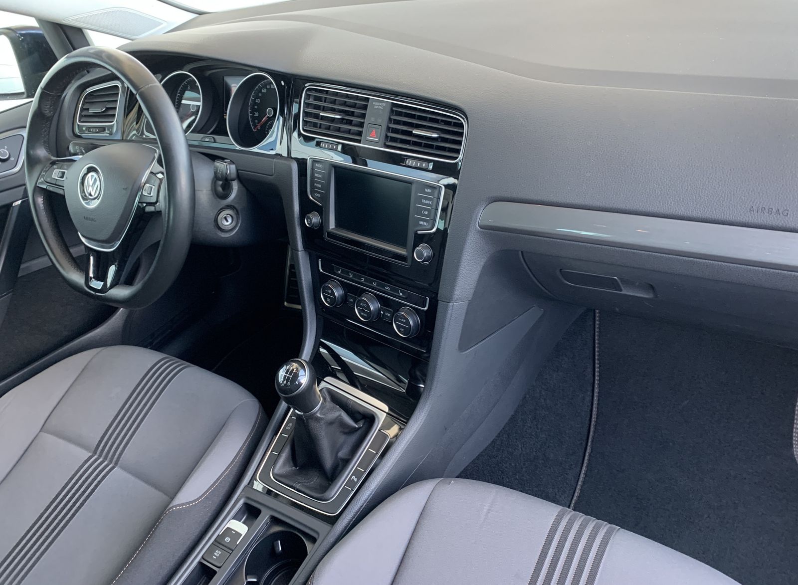 Fahrzeugabbildung Volkswagen Golf 1.2 TSI*Allstar*AHK*Tempomat*Navi*SHZ*PDC*