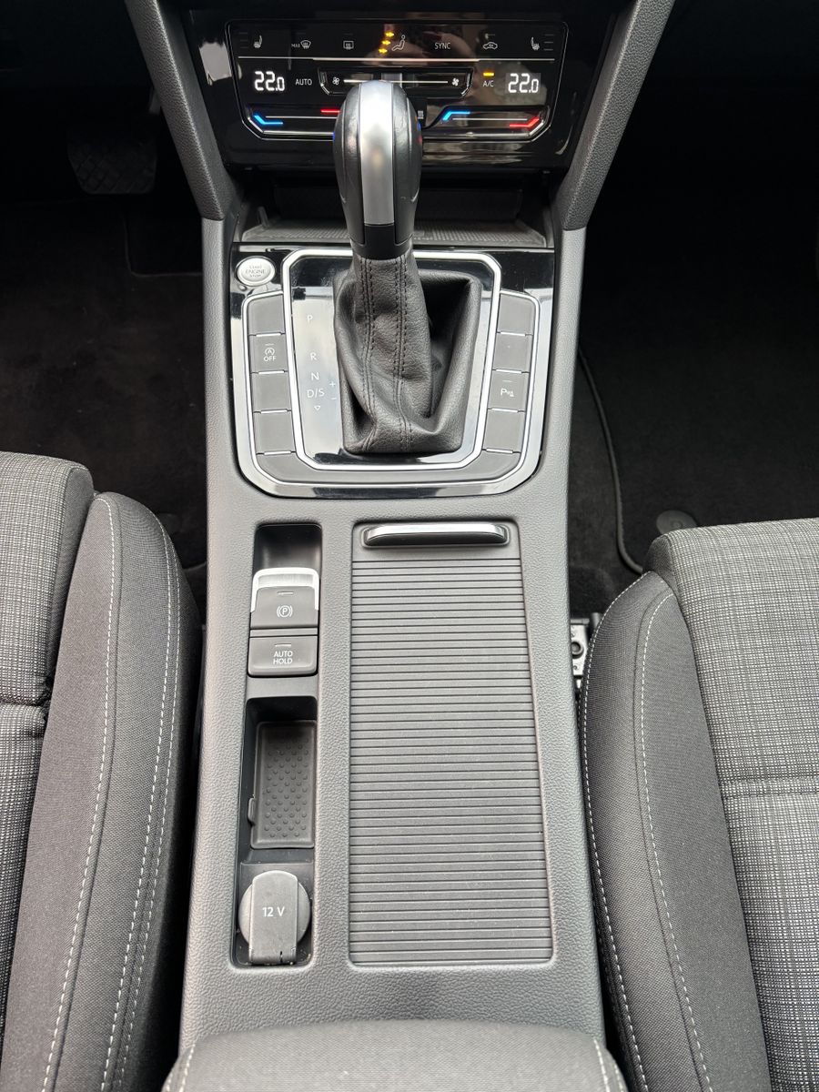 Fahrzeugabbildung Volkswagen Passat Variant 2.0 TDI DSG Business NAV+LED+AHK