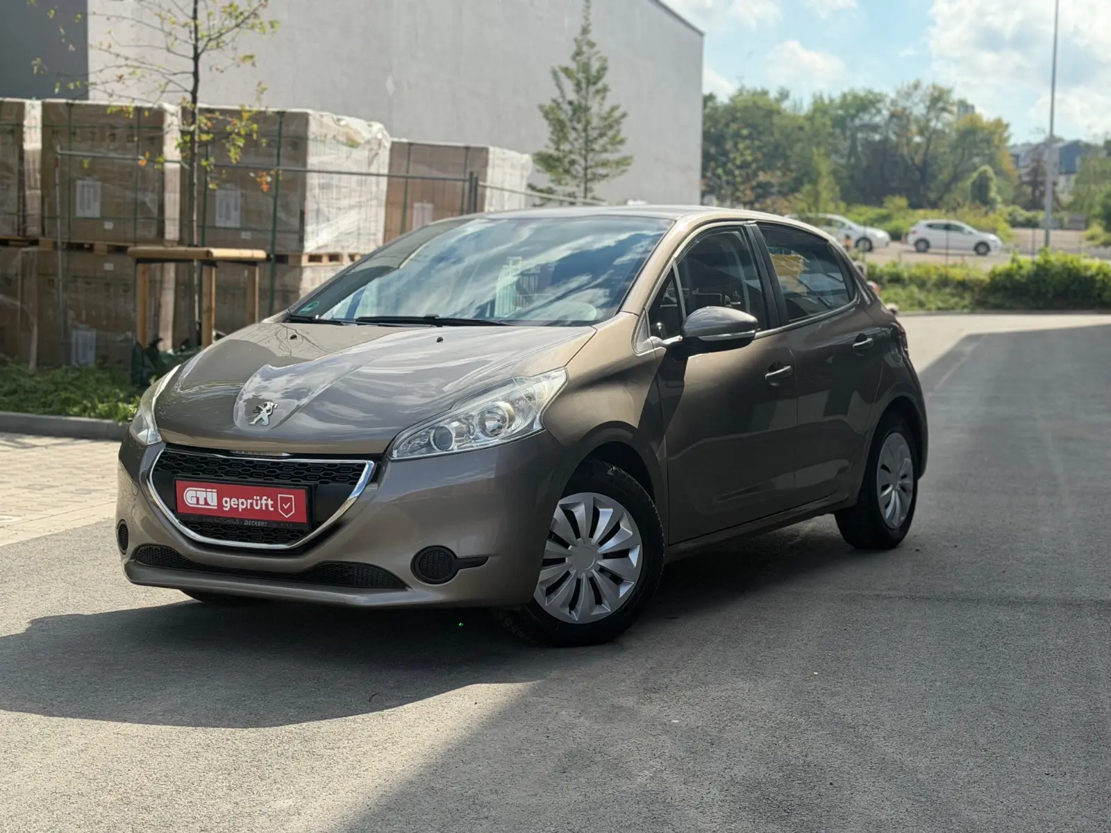 Peugeot 208 Active*Tüv Neu*1 Hand*Klima*Top*Wenig KM*