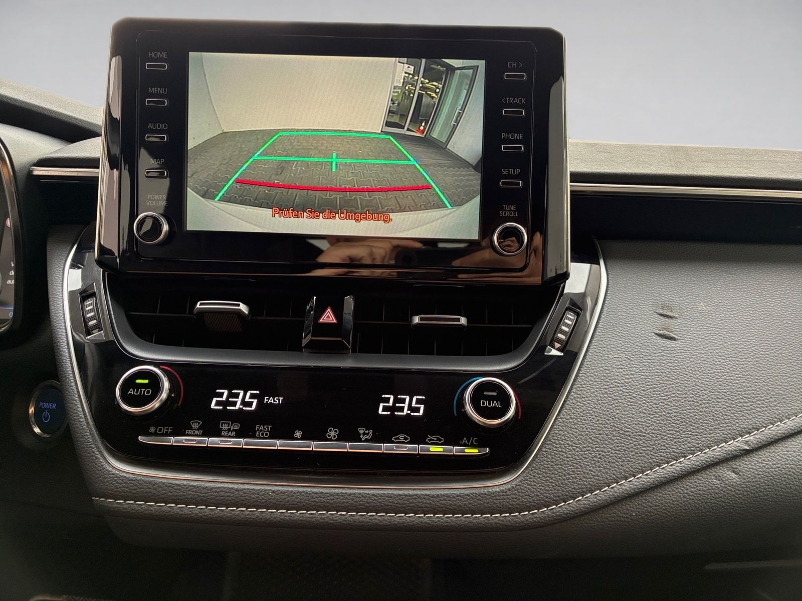 Fahrzeugabbildung Toyota Corolla 1.8 Comfort KAMERA NAVI LED ACC LM