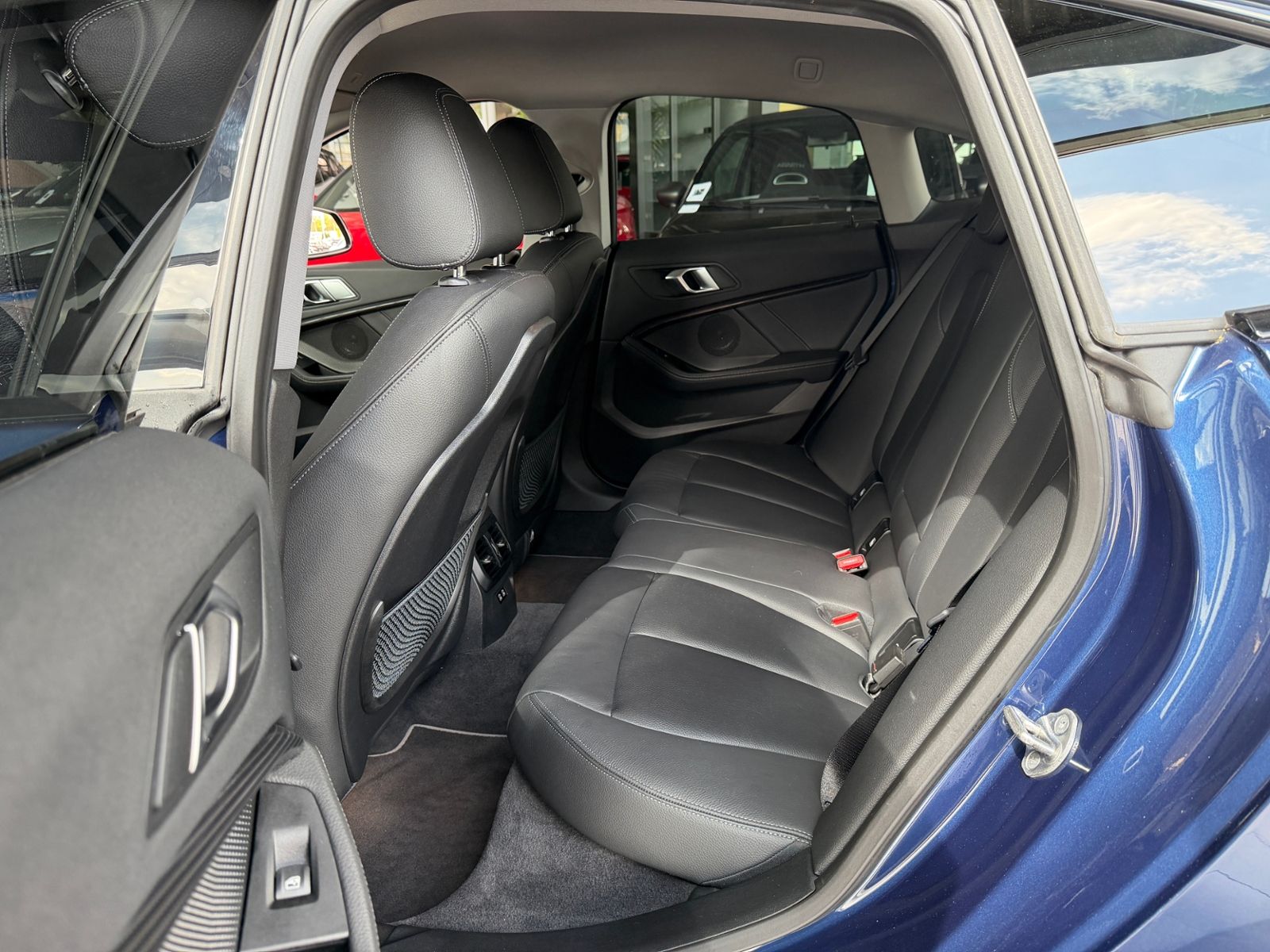 Fahrzeugabbildung BMW 218i Gran Coupe Luxury Line Shadow LED NAV SHZ