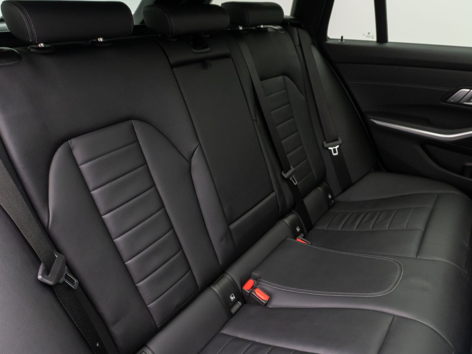 Fahrzeugabbildung BMW 320d Panorama HiFi PDC LED Geschwindigkeitsreg