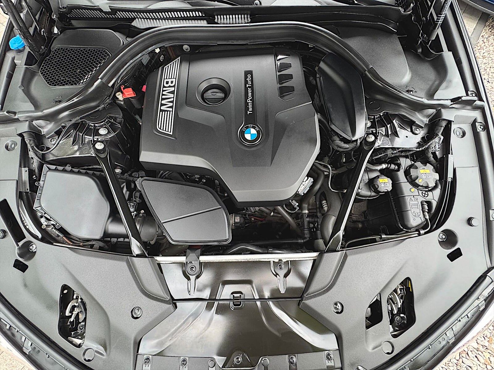 Fahrzeugabbildung BMW 530i M Sport Shadow Line *ACC*LED*Head-Up*360°*