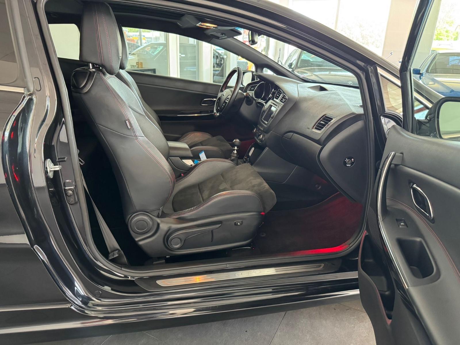 Kia ProCeed GT-Track 1.6 TGDI Voll Pano Navi TÜV NEU