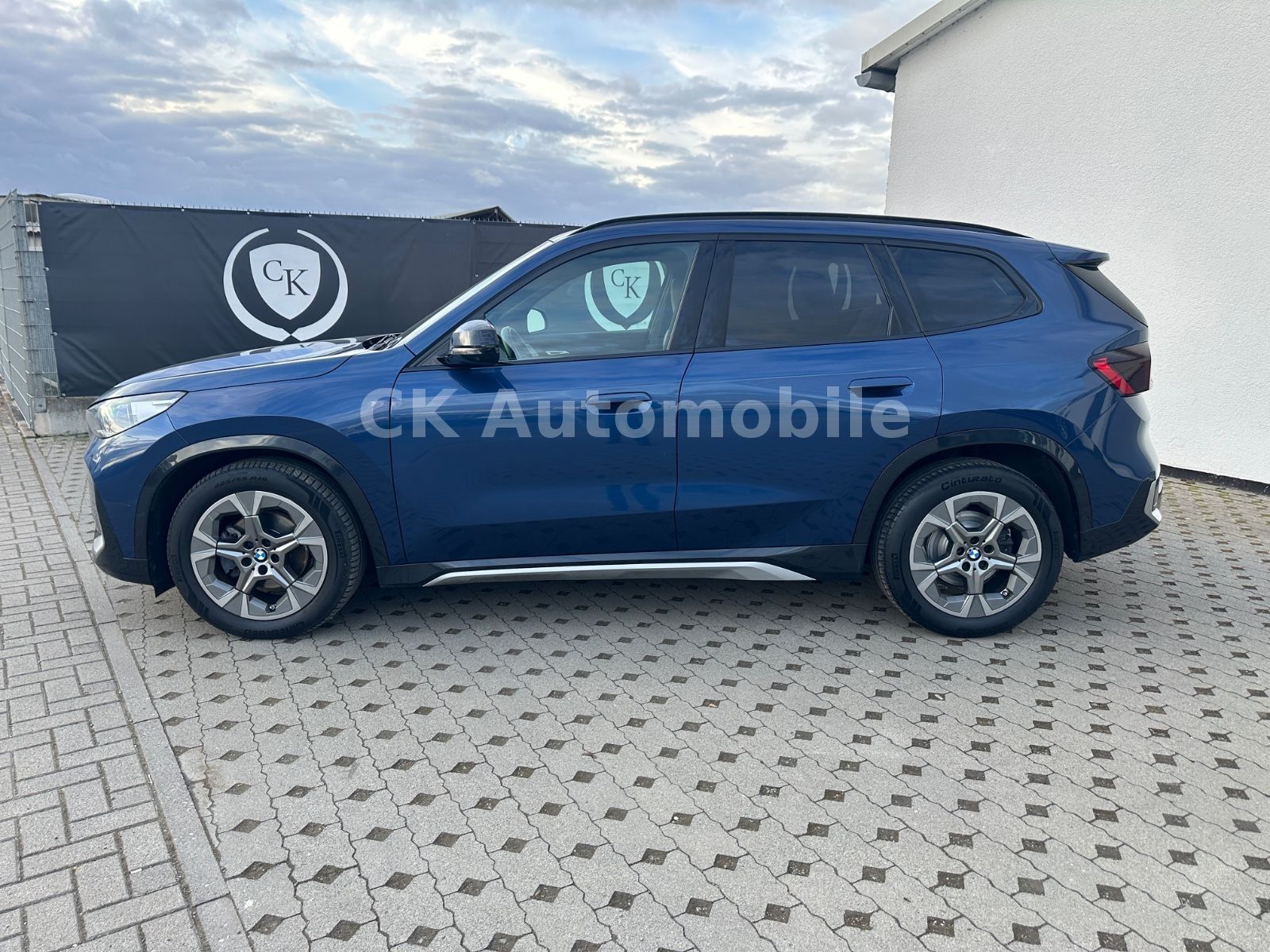 Fahrzeugabbildung BMW X1 20d xDrive xLine/Navi/Head-Up/Pano/LED/360°