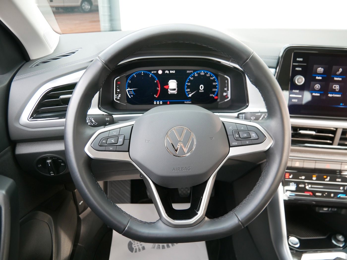Fahrzeugabbildung Volkswagen T-Roc 1.0 Life NEU36T Standheiz SHZ LED NAVI ALU