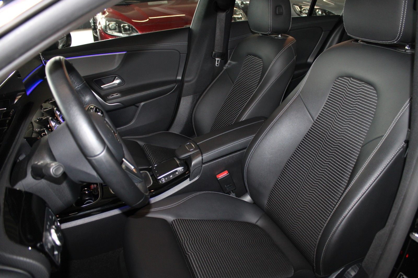 Fahrzeugabbildung Mercedes-Benz CLA 180 Shooting Brake LED NAVI DAB HighEnd uvm