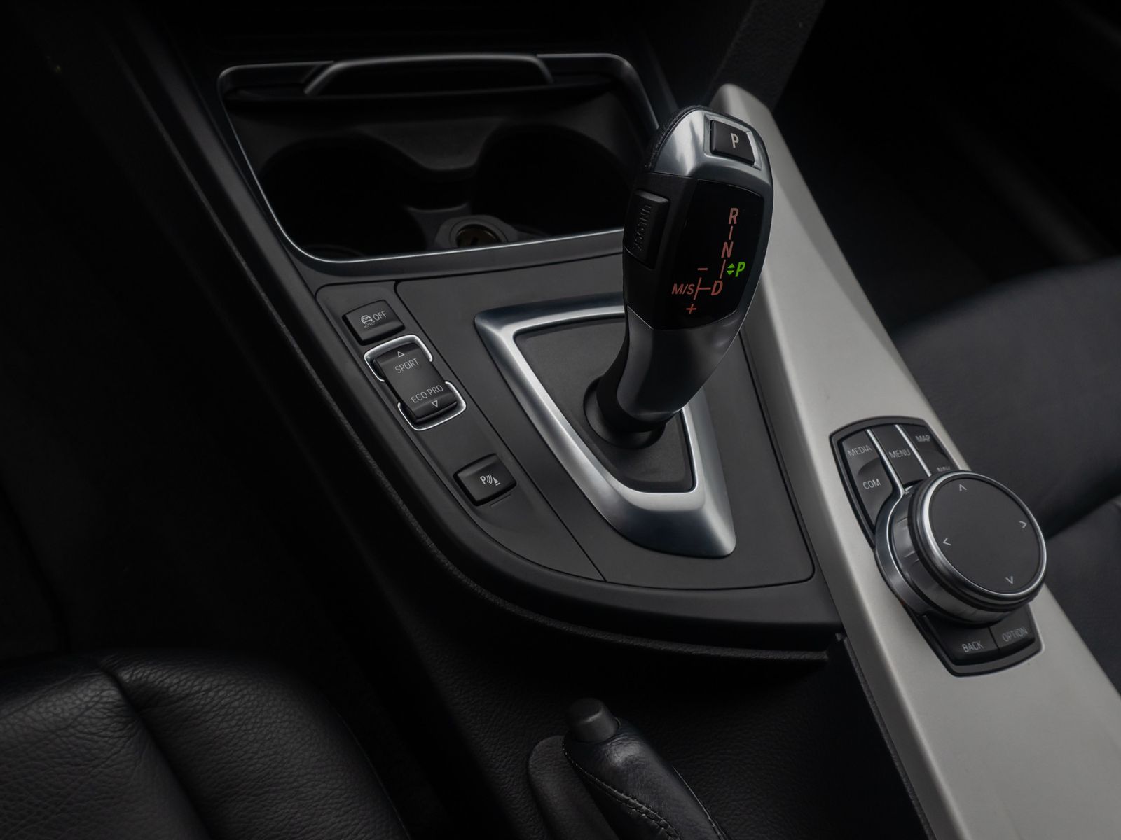 Fahrzeugabbildung BMW 320d HUD HiFi NaviPro Alarm DriveAss Komfo Leder