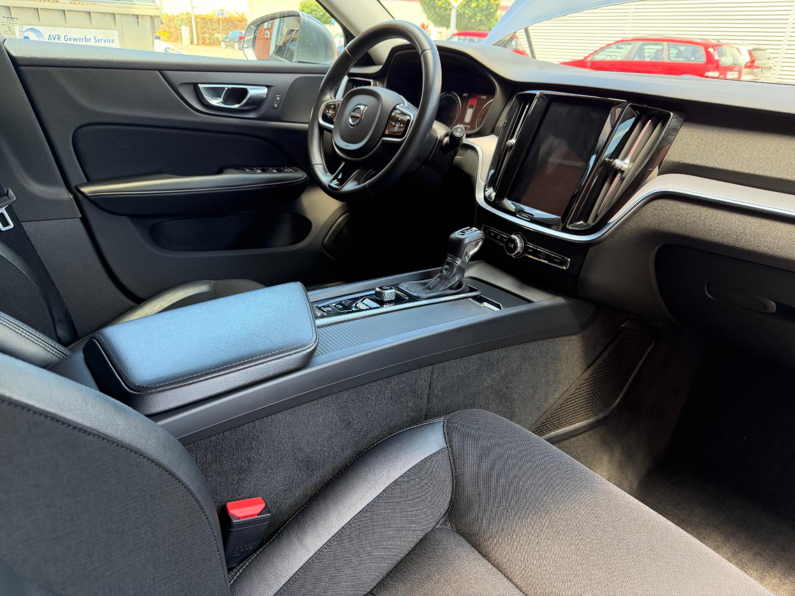 Volvo V60 D4 Momentum Pro Aut. F-LED+NAVI+SHZ+BLIS+CAM