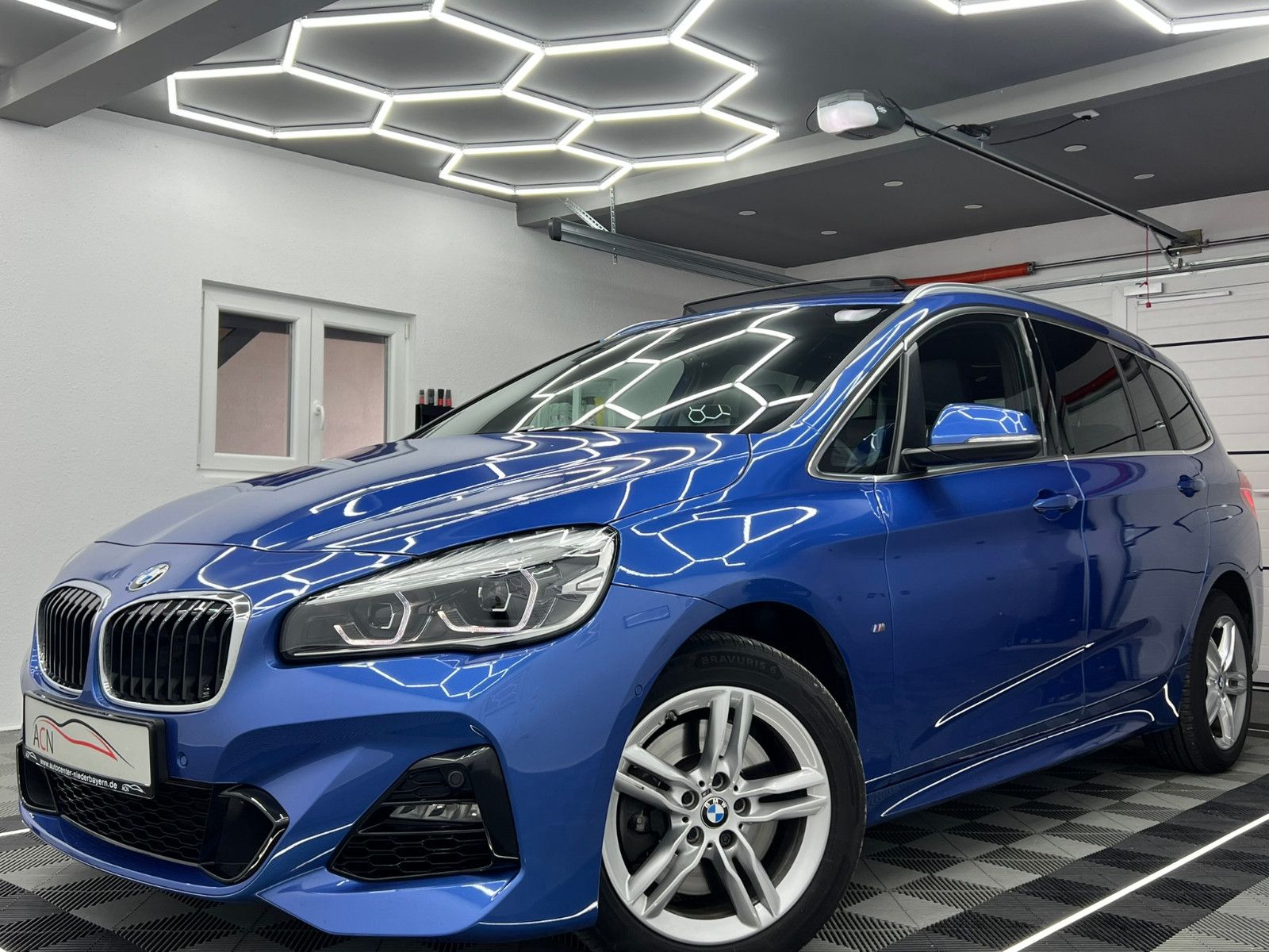 Fahrzeugabbildung BMW 220 d xDrive Gran Tourer M SPORT/HuD/ACC/7-SITZE