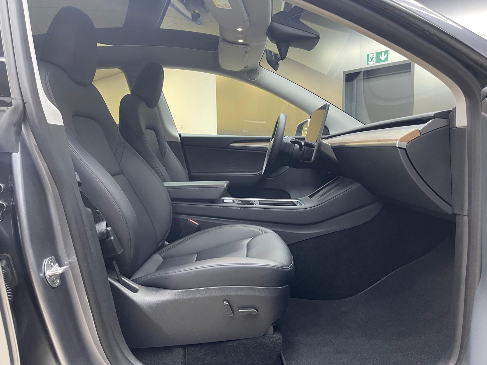 Fahrzeugabbildung Tesla Model Y Long Range Perform AWD+AHK+PANO+LED+ACC+