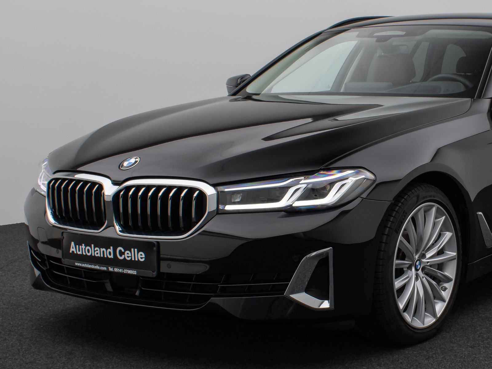 Fahrzeugabbildung BMW 530d xD Luxury Line Laser HUD DAB H/K AHK 19Zoll