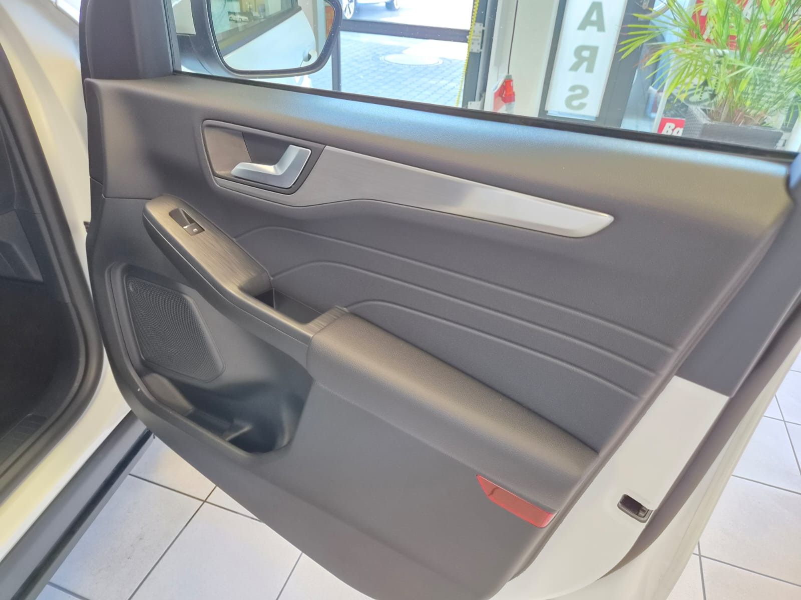 Fahrzeugabbildung Ford Kuga Titanium X / AUTOMATIK / GARANTIE / LED