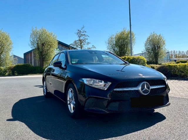 MERCEDES-BENZ A 180 d -
