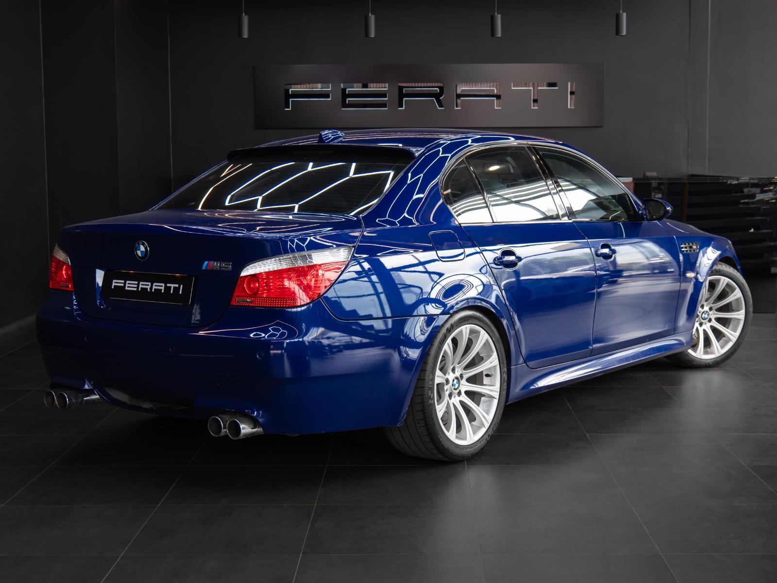 BMW E60 M5 V10