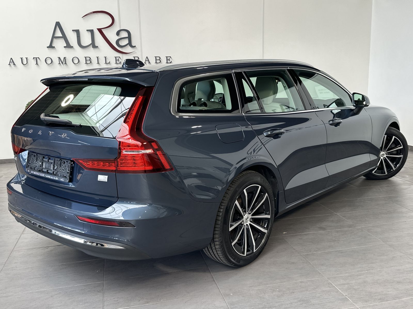 Fahrzeugabbildung Volvo V60 T6 AWD Recharge Core NAV+LED+ACC+STHZG+18ZO