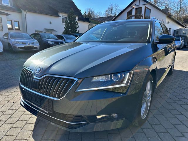 Skoda Superb Combi Style DSG Xenon Kamera AHK PDC