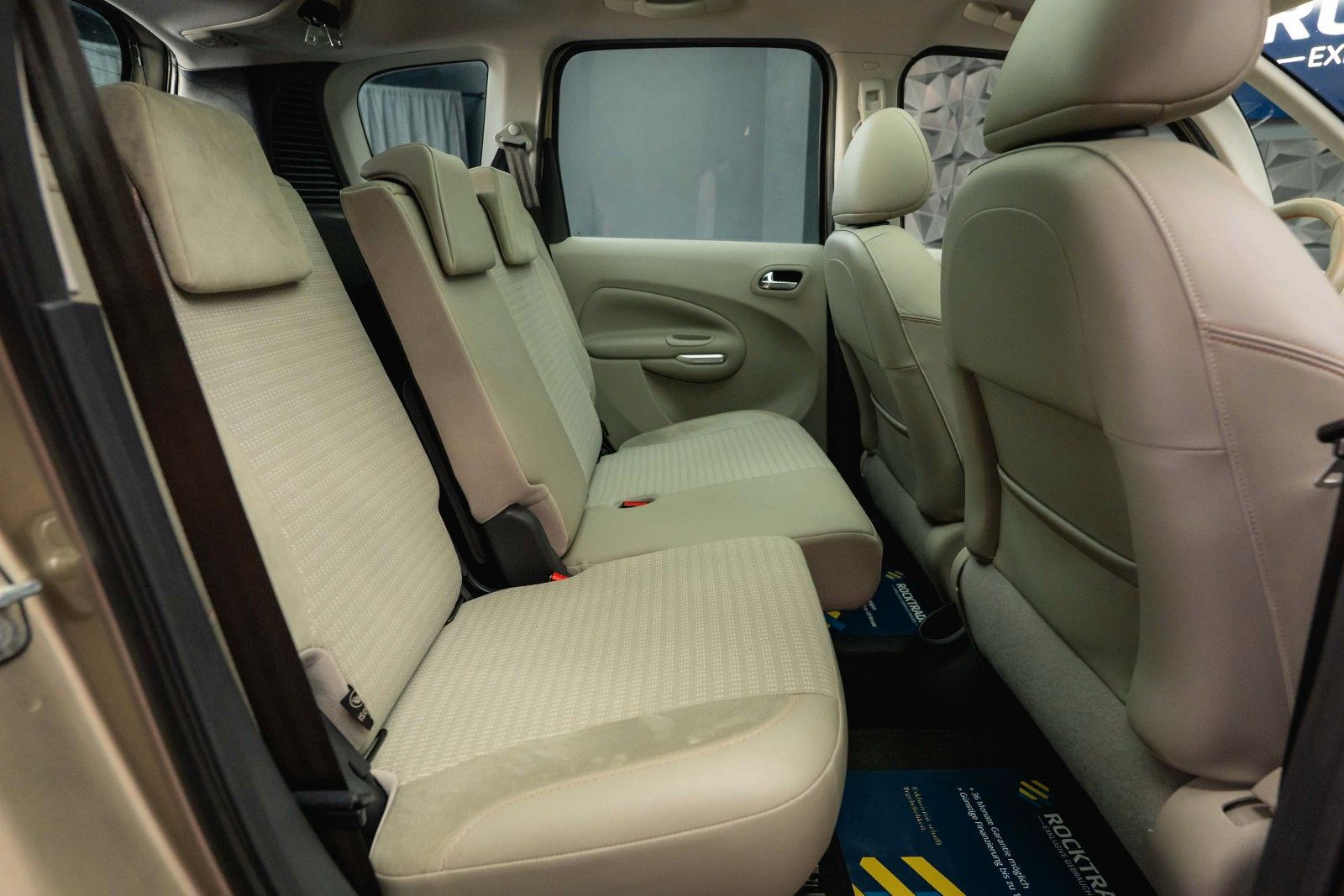 Fahrzeugabbildung Citroën C3 Picasso Exclusive Black Paket *1.Hand*Pano*