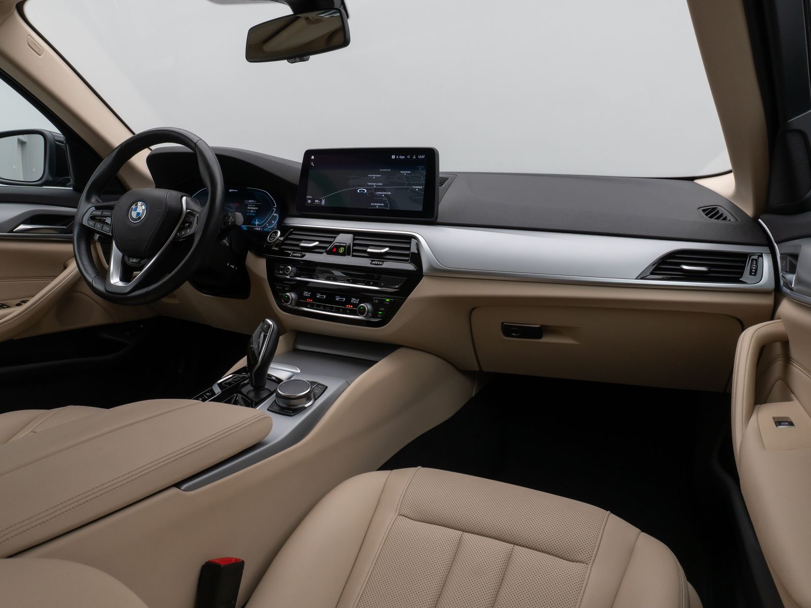 Fahrzeugabbildung BMW 530e xD DAB HiFi Leder Lenkradheizgung AHK Alarm
