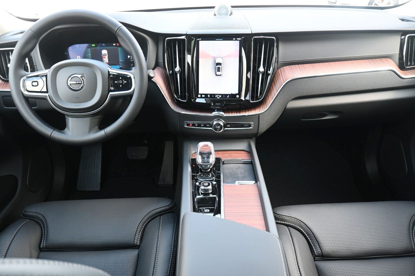 Fahrzeugabbildung Volvo XC60 B4 D AWD Ultimate Dark*STDHZG*360°*LUFT*ACC