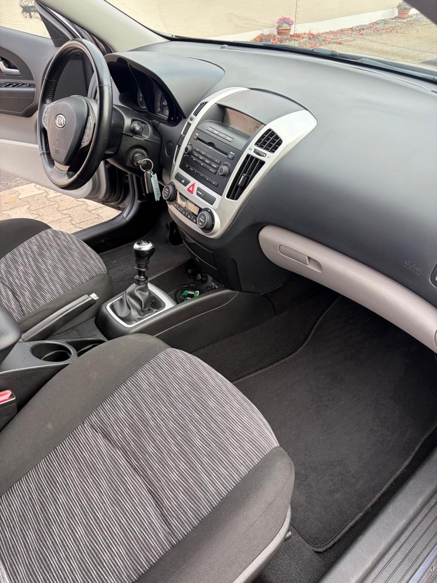 Kia cee'd 2010 — photo 27