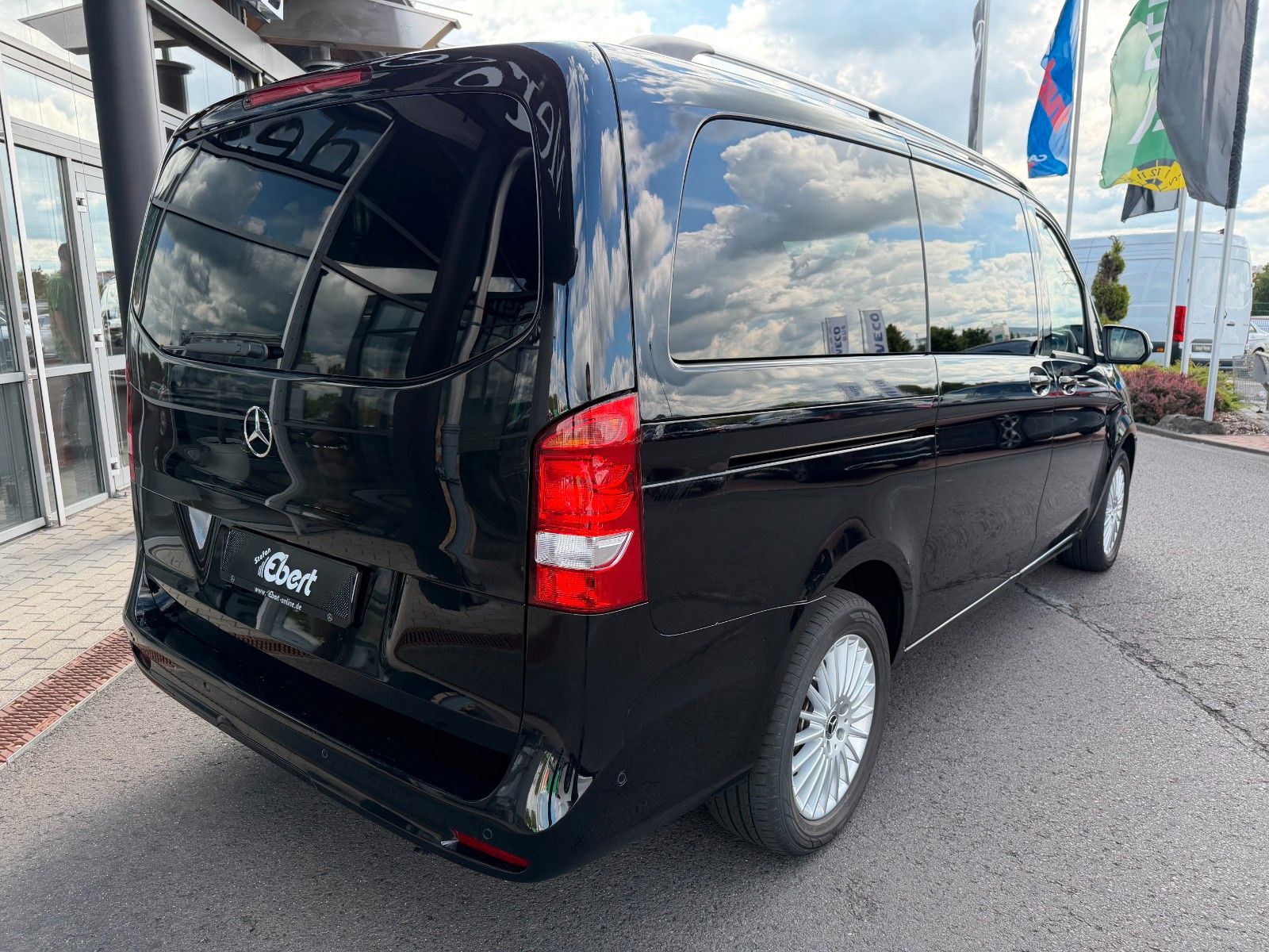 Fahrzeugabbildung Mercedes-Benz V 220 d DISTRONIC AHK2,5to 7Sitze