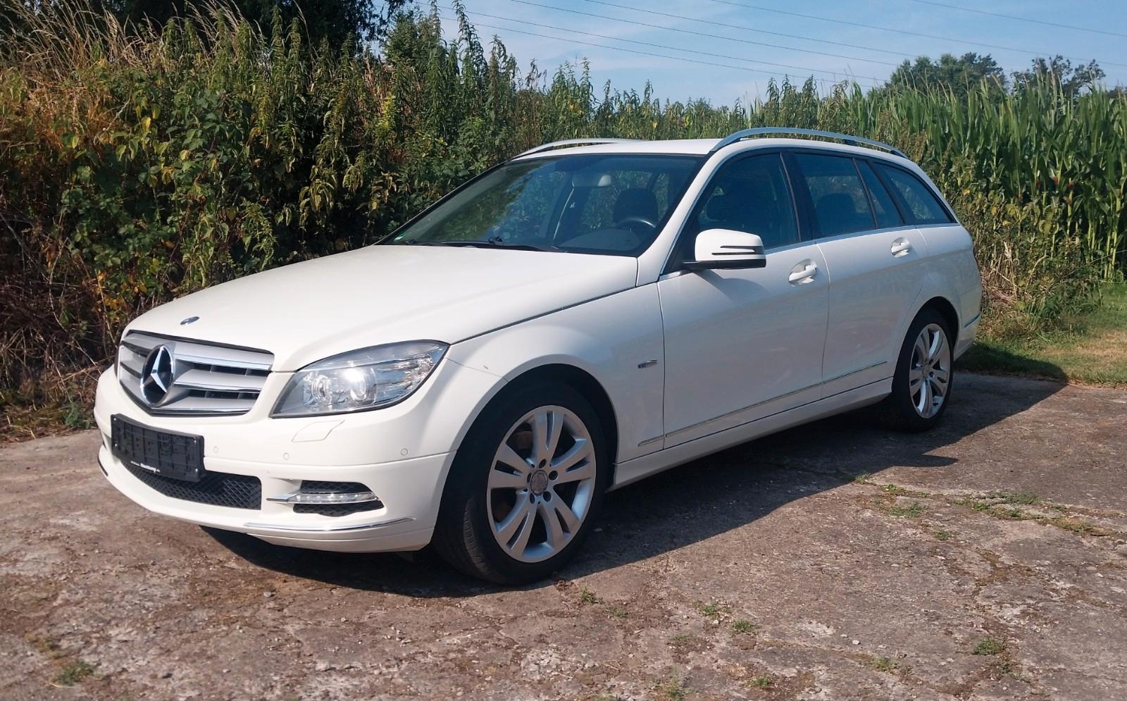 Mercedes-Benz 220, 2011