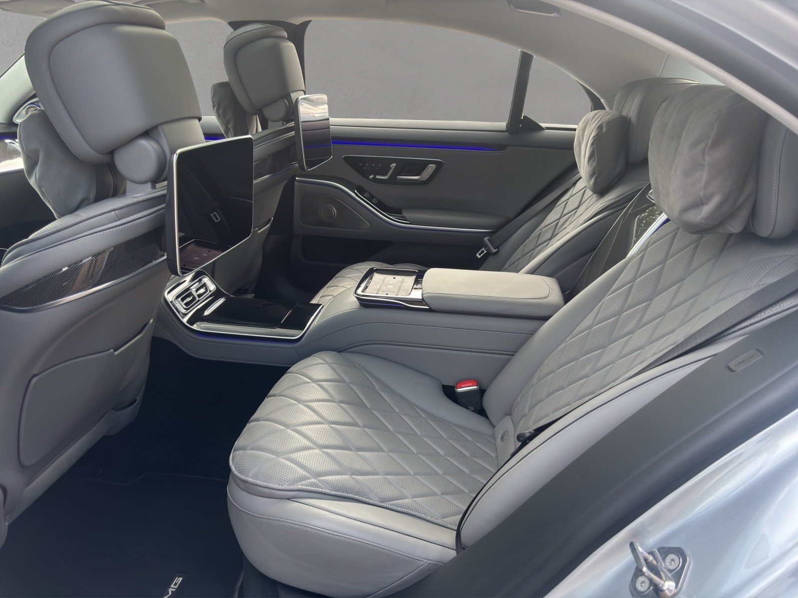 Fahrzeugabbildung Mercedes-Benz S500L 4M AMG Exclu FirstClass BurmHighEnd FondTV