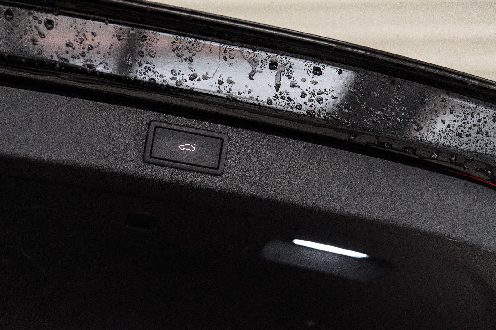 Fahrzeugabbildung SKODA Enyaq 60 Loft MATRIX-LED+RFK+NAVI+KEYLESS+SZH