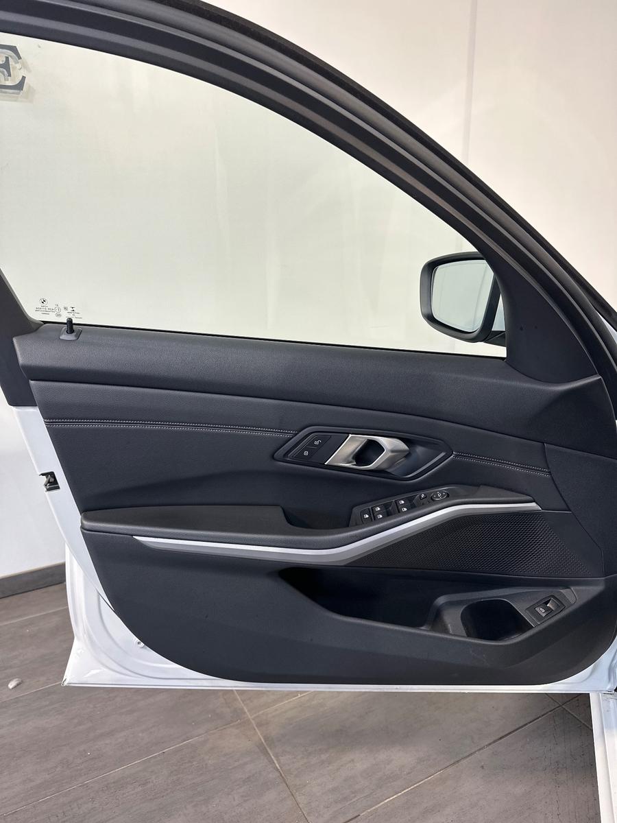 BMW 320 d Touring xDrive Advantage NAV+LED+AHK+18ZOLL, миниатюра 10