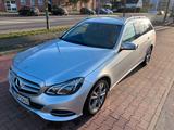 Mercedes-Benz 200 - silberne Mercedes-Benz 200