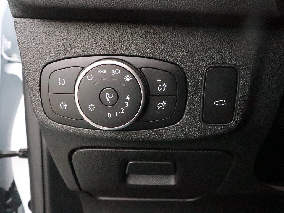 Fahrzeugabbildung Ford Focus Turnier 1.5 ST-Line AHK NAVI ACAA SHZ KeyL