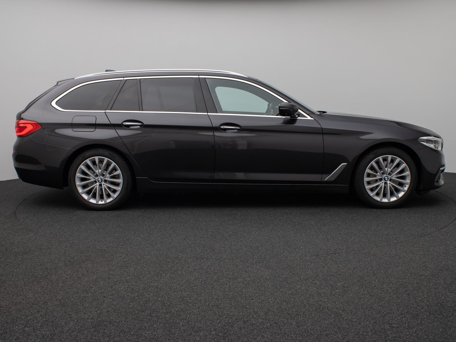 Fahrzeugabbildung BMW 530i xD Luxury Line Panorama 360°HUD H/K Massage