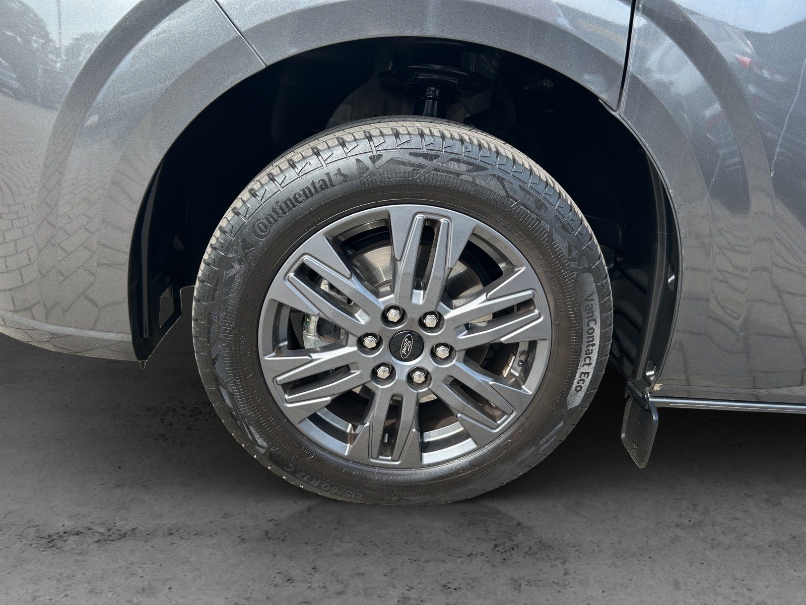 Fahrzeugabbildung Ford Tourneo Custom Titanium 320 L2 EcoBlue Automatik