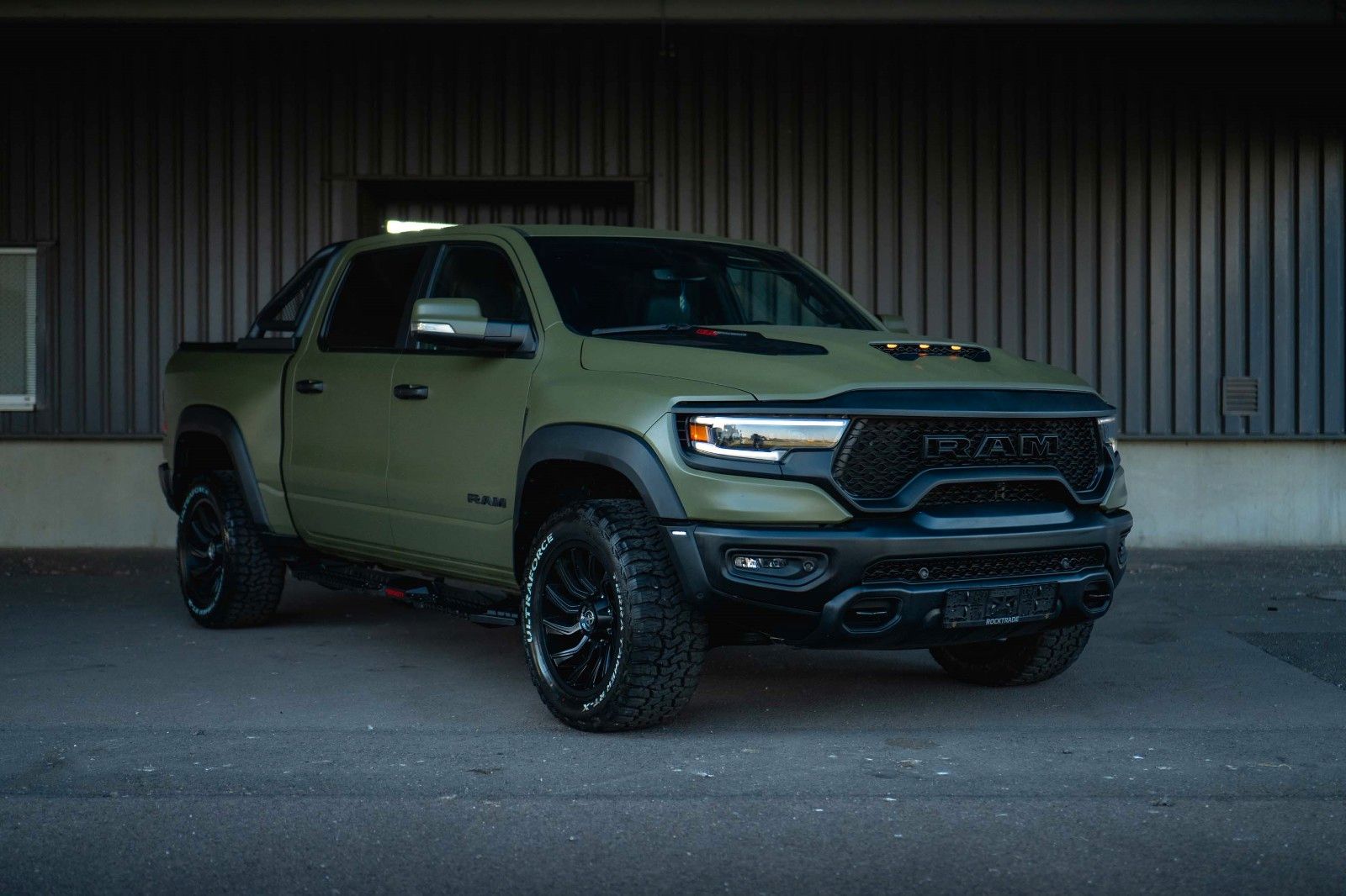 Fahrzeugabbildung Dodge RAM 5.7 V8 HEMI 4x4 LARAMIE OFFROAD TRX Styling