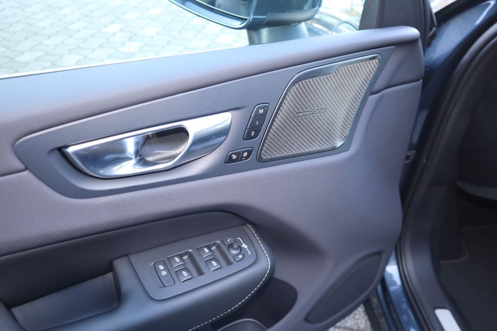 Fahrzeugabbildung Volvo XC60 T6 AWD Plus Bright+Nappa+HUD+SOFORT