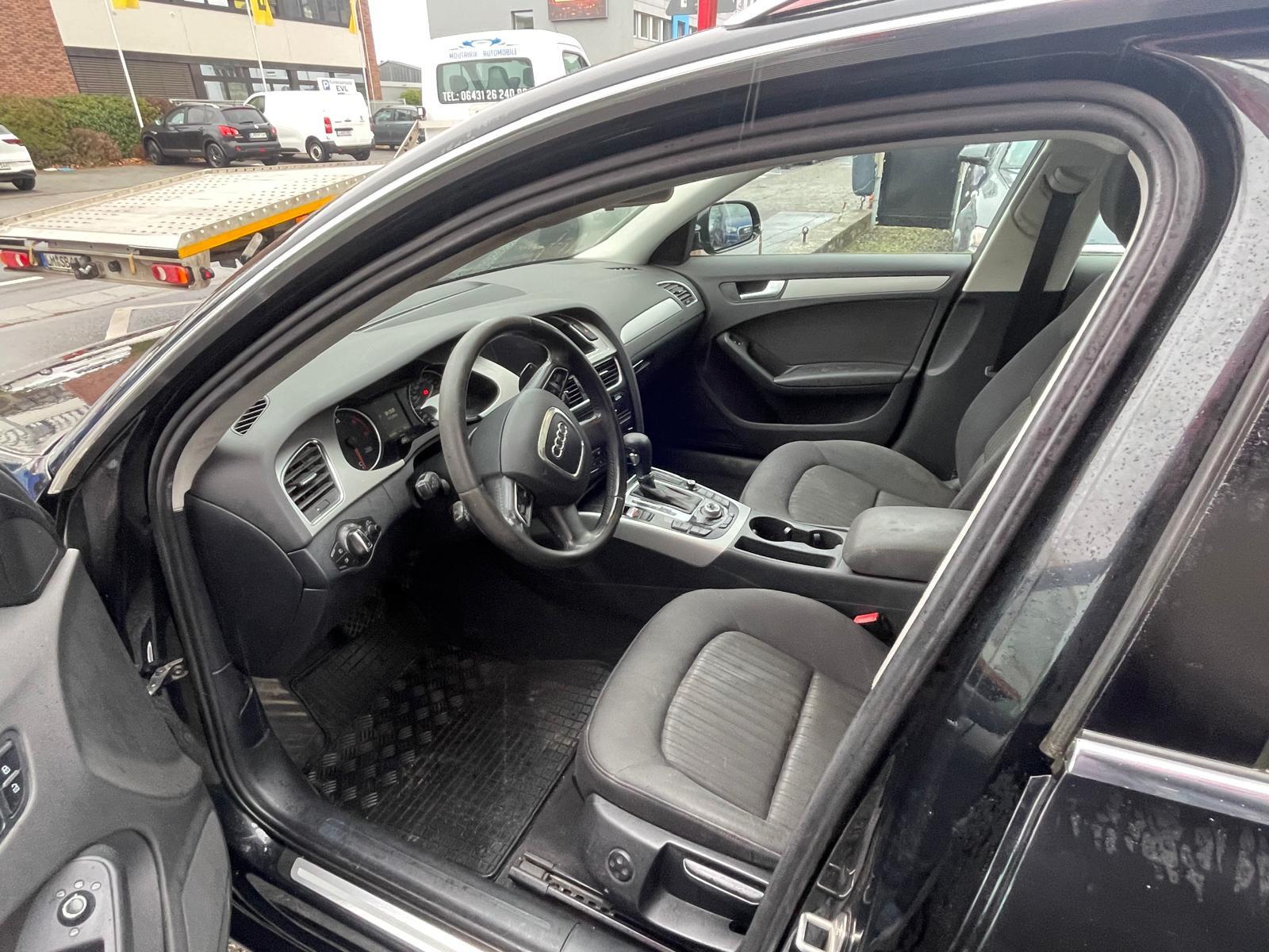 Audi A4 2011 — photo 13