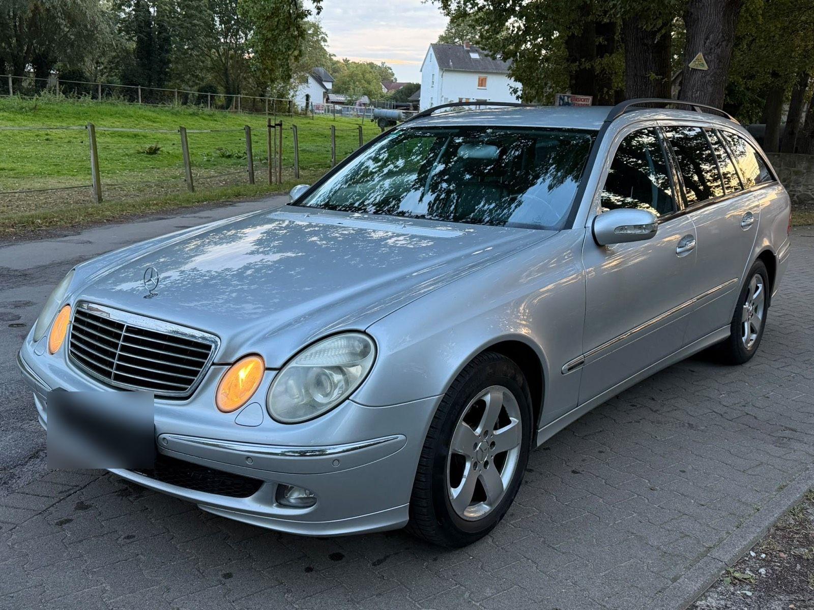 Mercedes-Benz E280 2005 — rear view