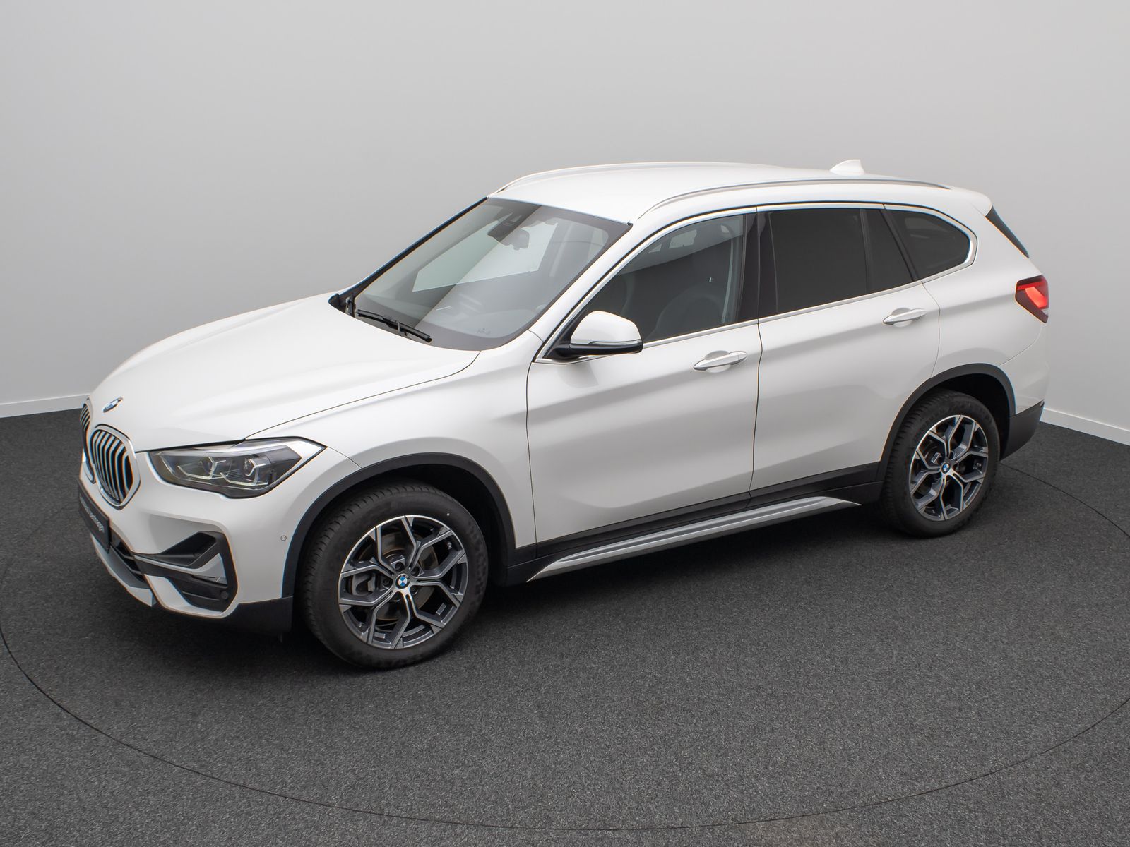 Fahrzeugabbildung BMW X1 sD20d xLine Navi+HUD Kamera DAB AHK Sportsitz