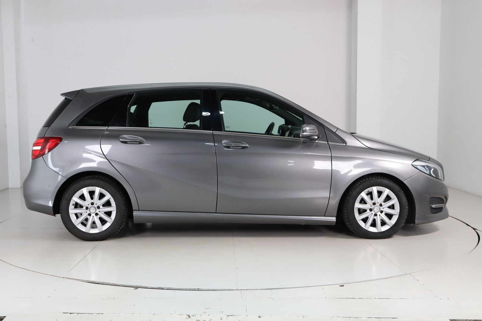 Fahrzeugabbildung Mercedes-Benz B 200 d Sports Tourer * LED * Pano * Edition Urb