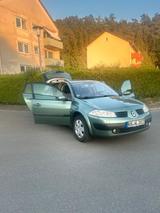 Renault (F) Megane Kombi grün - Renault Megane aus 2004: Kombi