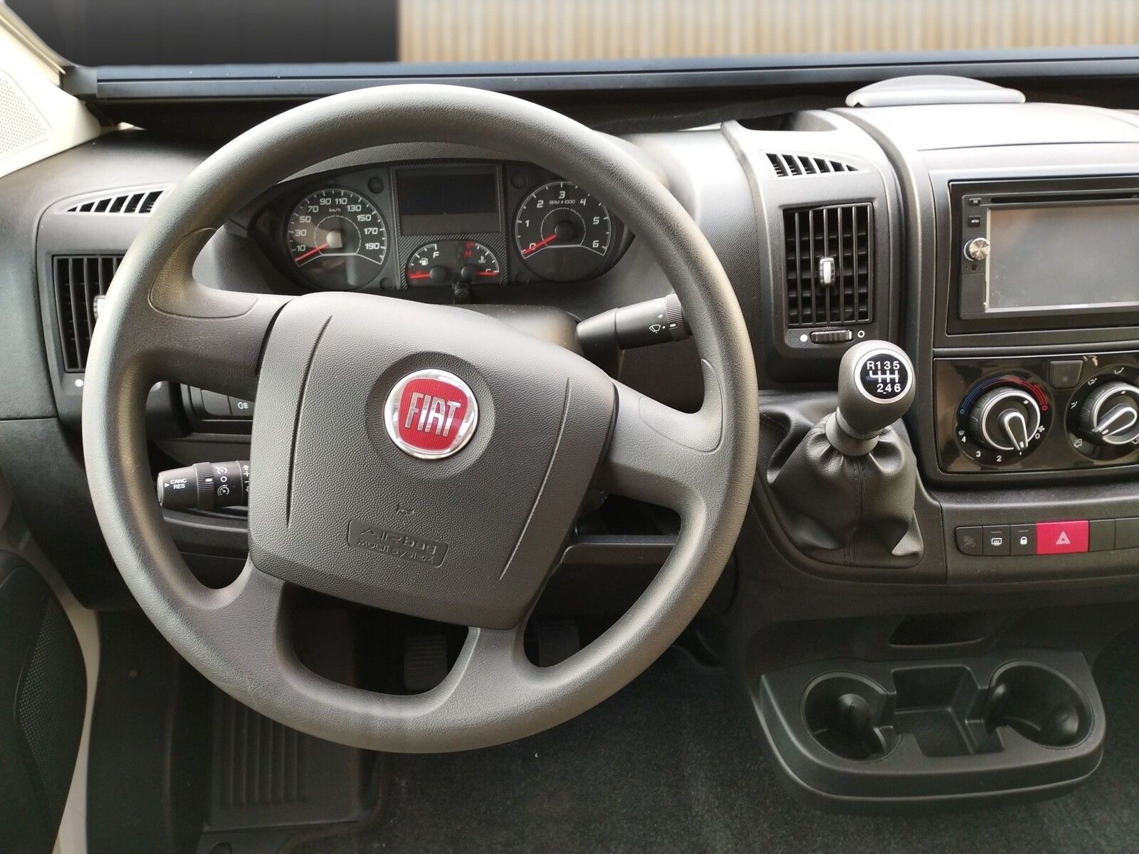 Fahrzeugabbildung Sunlight T 65 SAT,Markise,Fahrradträger,TV,Navi