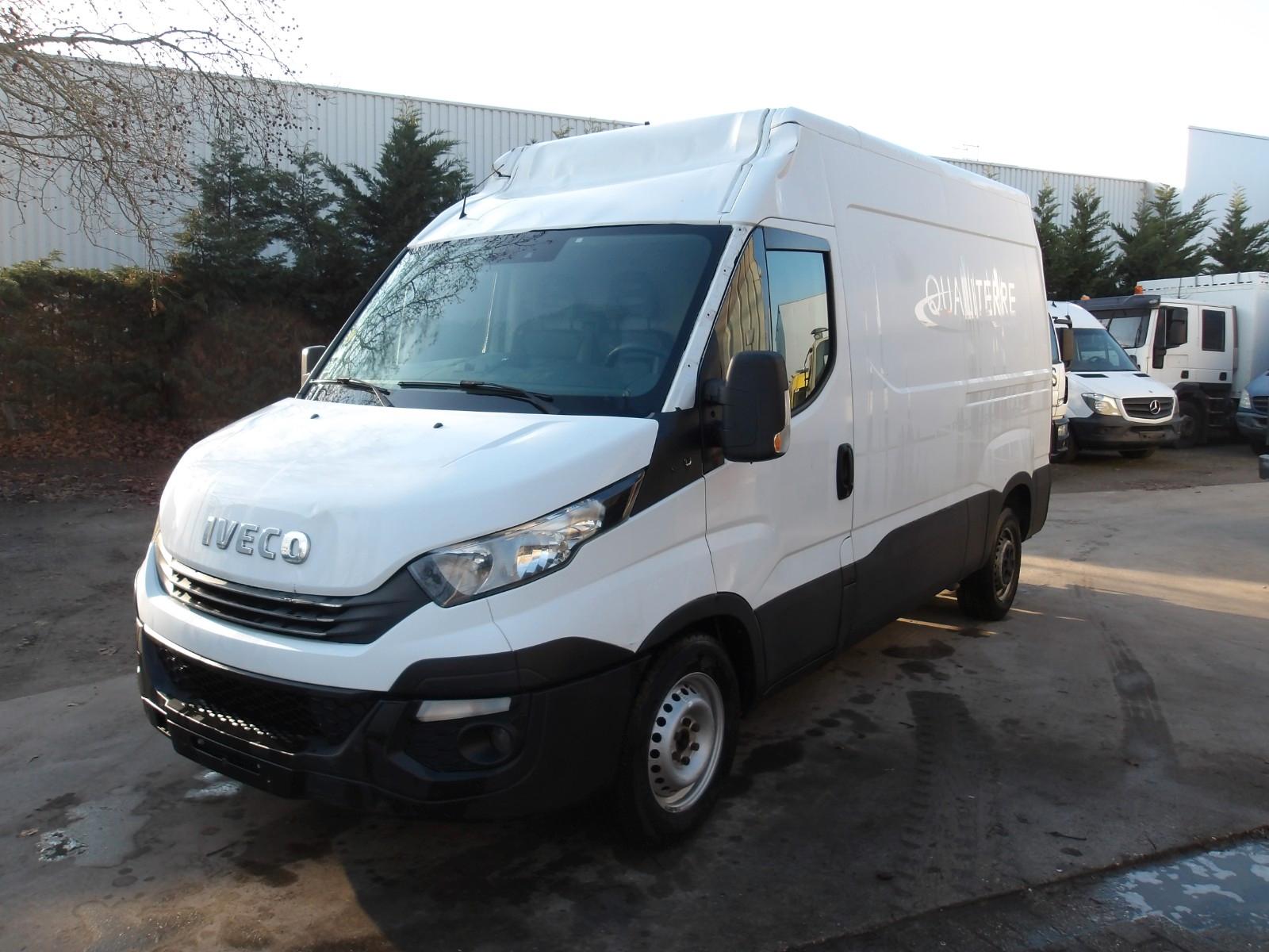 Iveco Daily 35S18 MOTOR UND DACHSCHADEN