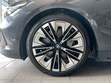 Bild 18 BMW 550 550e xDrive LED Pano Live Cockpit Prof. ACC H&K