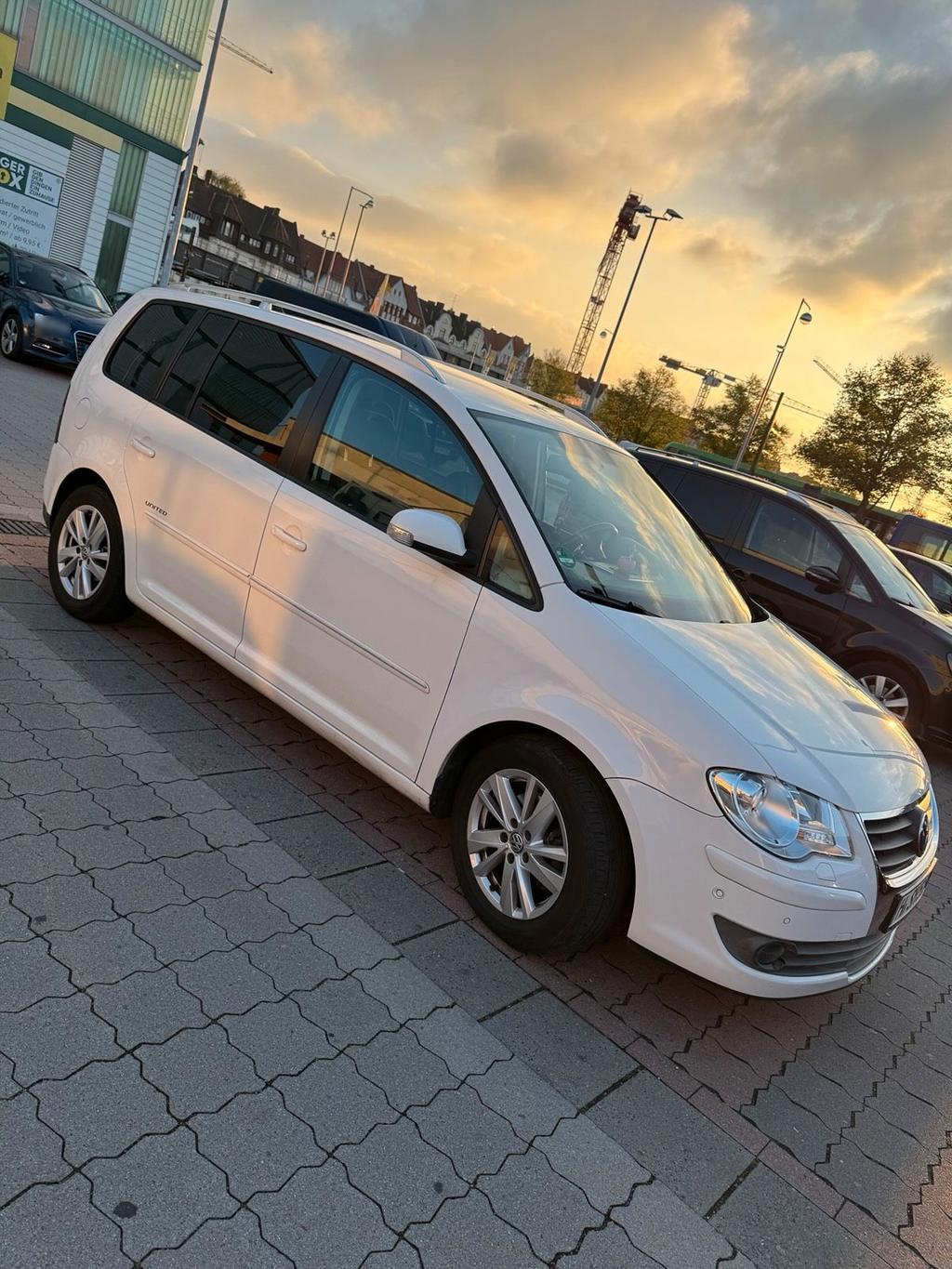 Volkswagen VW Touran 1,4 TÜV Neu