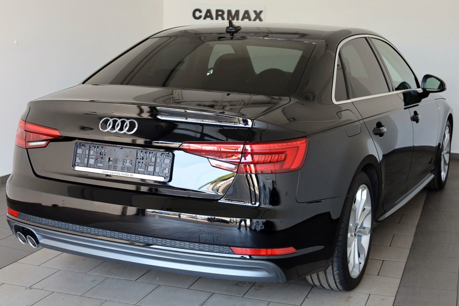 Fahrzeugabbildung Audi A4 Lim. sport,S line,Navi,LED,SH,8fach bereift
