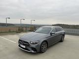Mercedes-Benz E 220d 4M T AMG AHK Burm Pano StHz MultiB Distr