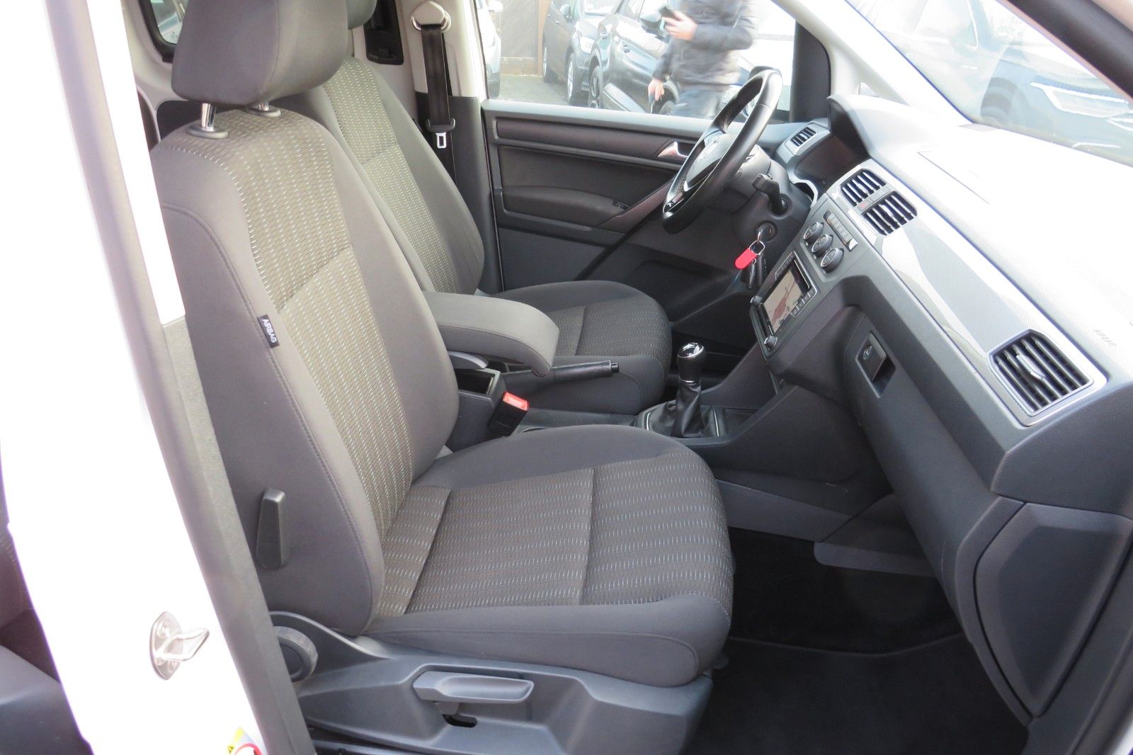 Fahrzeugabbildung Volkswagen Caddy MAXI 2.0-TDI COMFORT AHK NAVI STANDH. 1HD